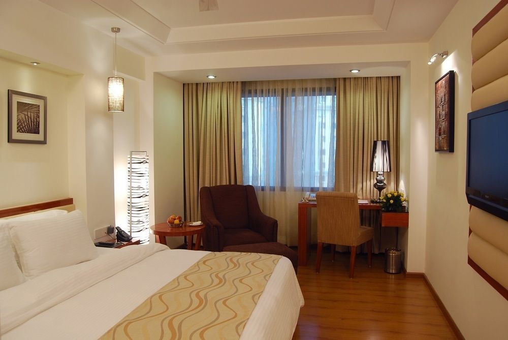 Hotel Lords Plaza Surat Zimmer foto